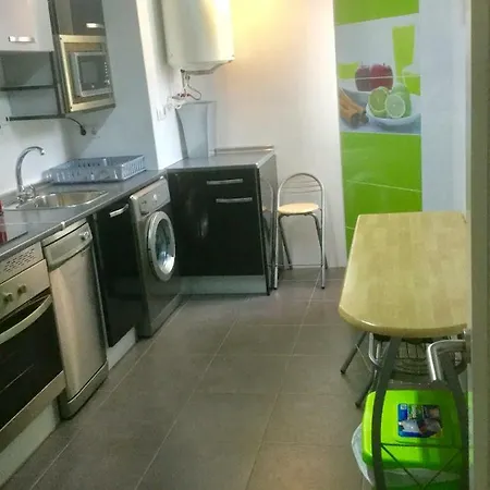 شقة Avienda Paris2 *